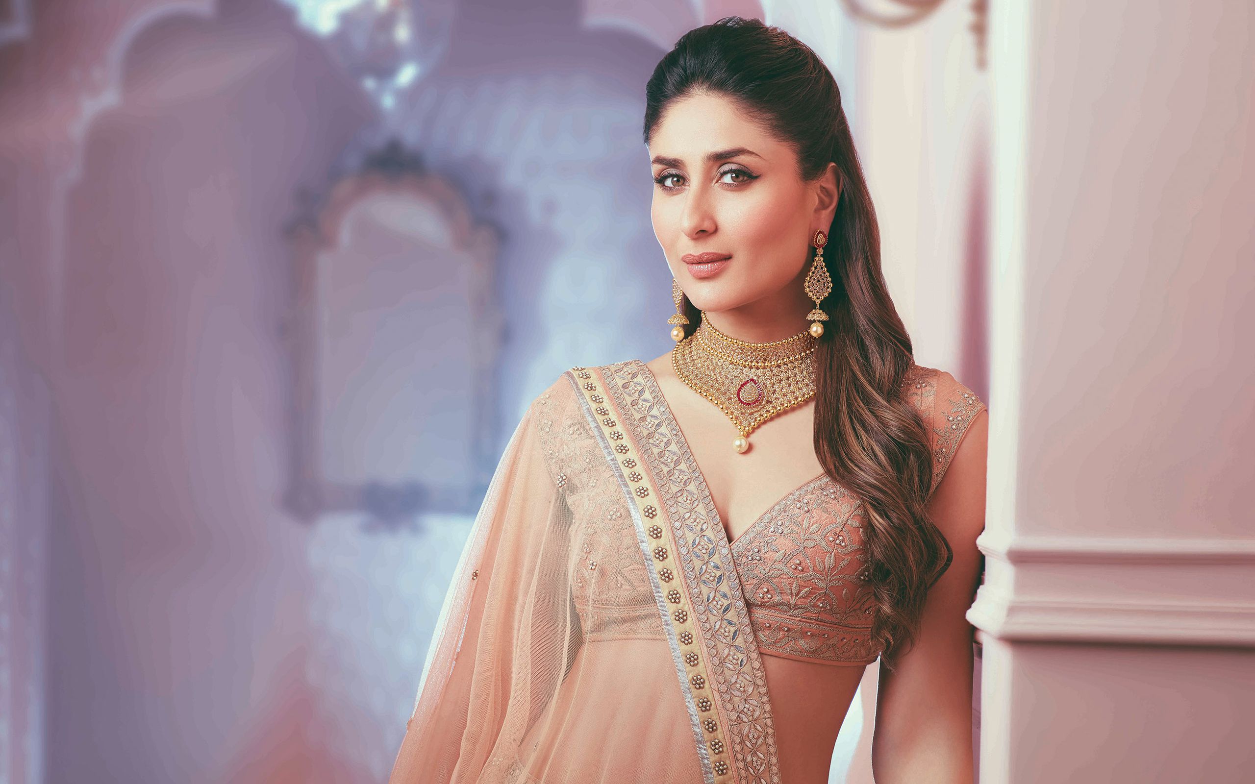 Beautiful Actress Kareena Kapoor Wallpaper Hd Best Wallpapers And Backgrounds 