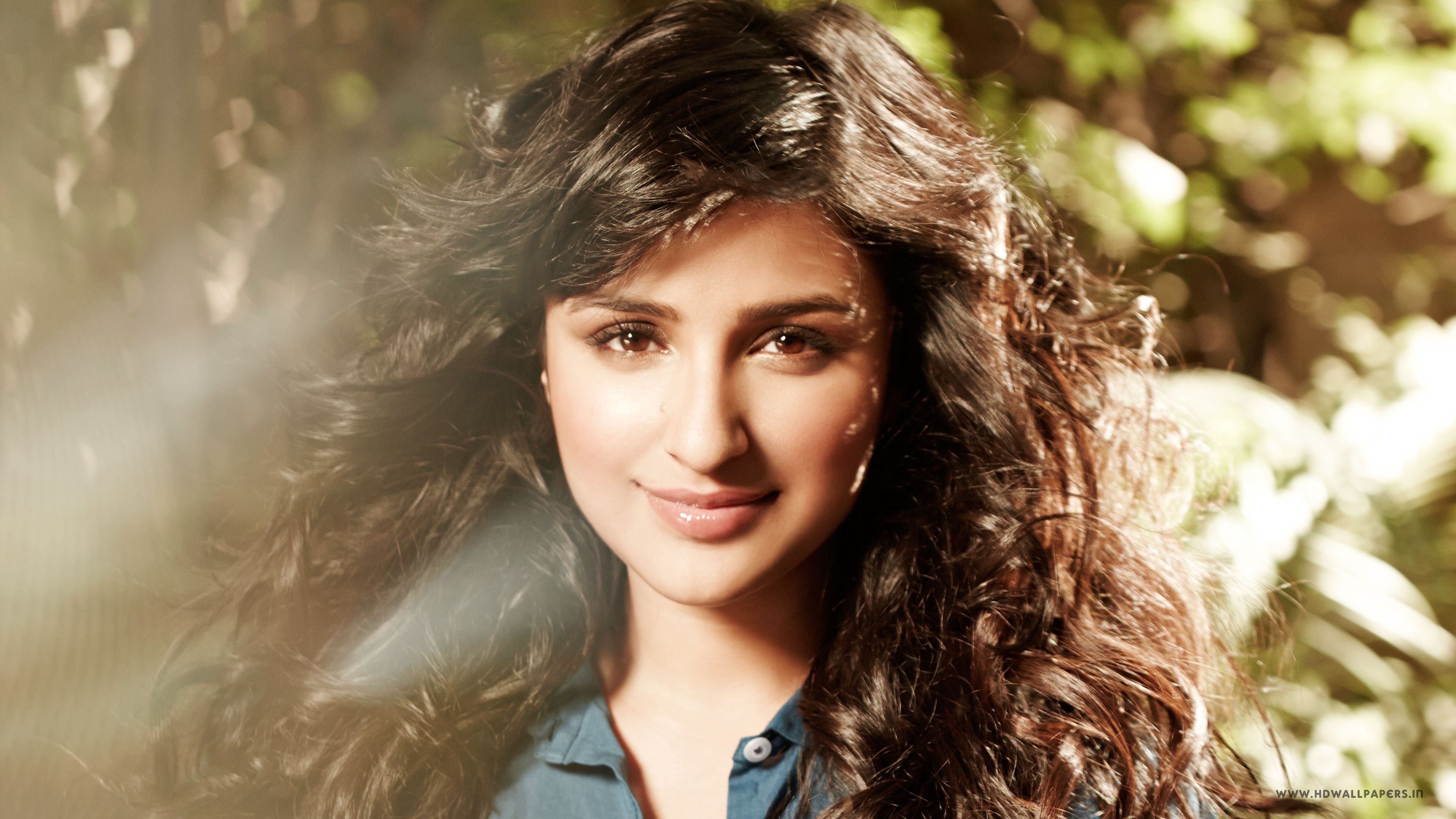 Parineeti Chopra Cute Smiling HD Wallpaper - Best Wallpapers And ...